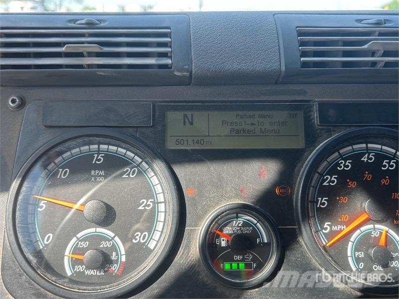 Freightliner Cascadia 125 6x4 T/A Dump Truck Camion benne