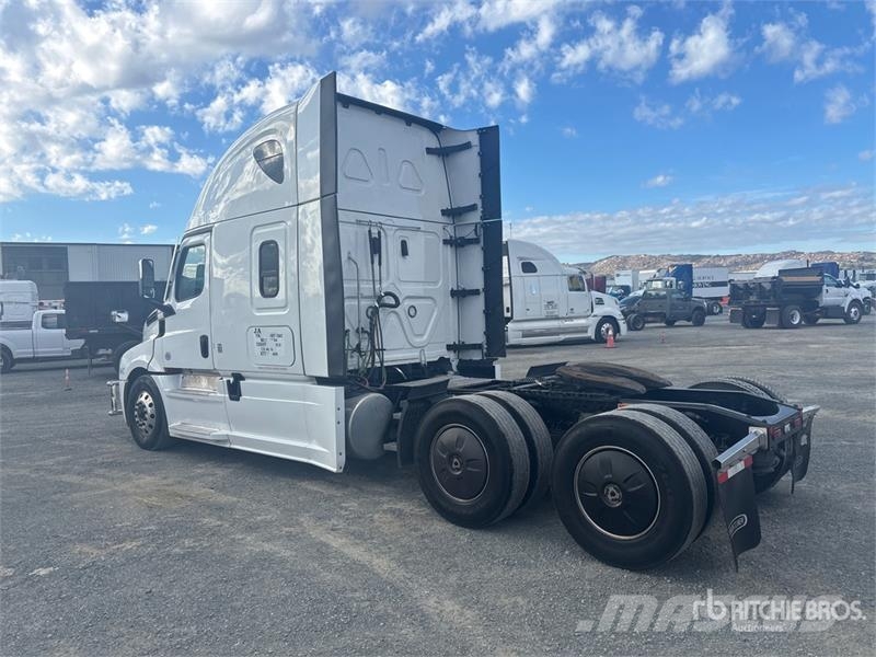 Freightliner Cascadia 126 6x4 T/A Sleeper Truck Tractor Tractor Units