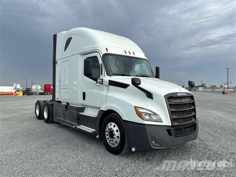Freightliner Cascadia 126 6x4 T/A Sleeper Truck Tractor 트랙터 유닛