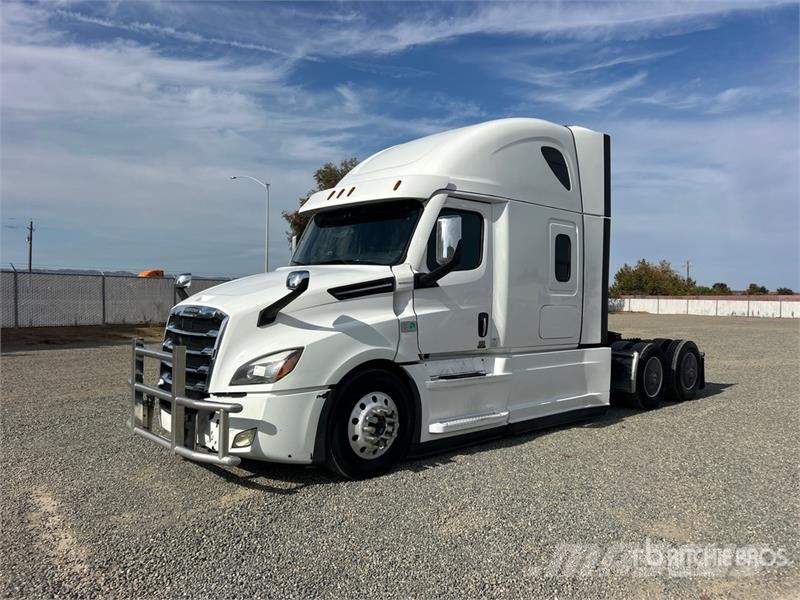 Freightliner Cascadia 126 6x4 T/A Sleeper Truck Tractor Влекачи