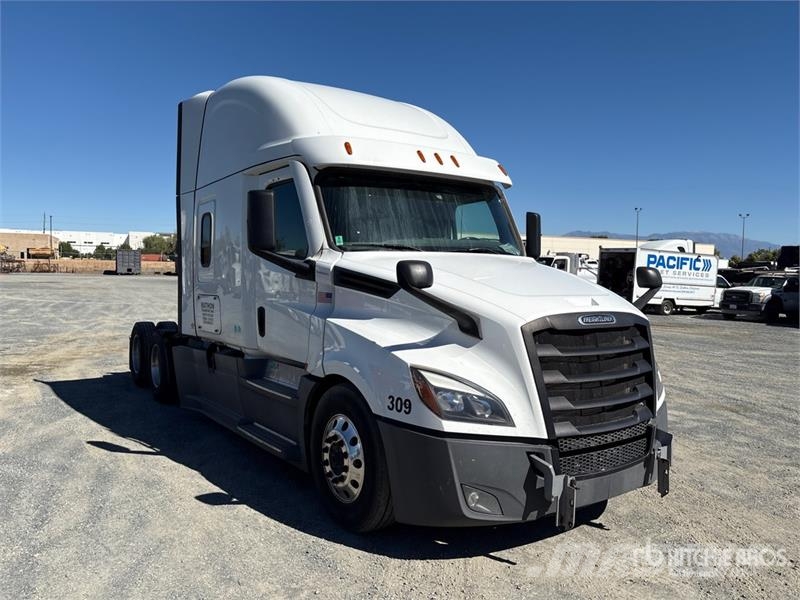 Freightliner Cascadia 126 6x4 T/A Sleeper Truck Tractor Tahače