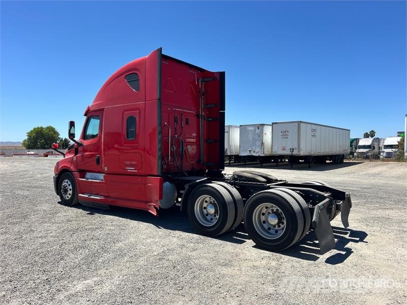 Freightliner Cascadia 126 T/A Sleeper Truck Tractor Tegljači