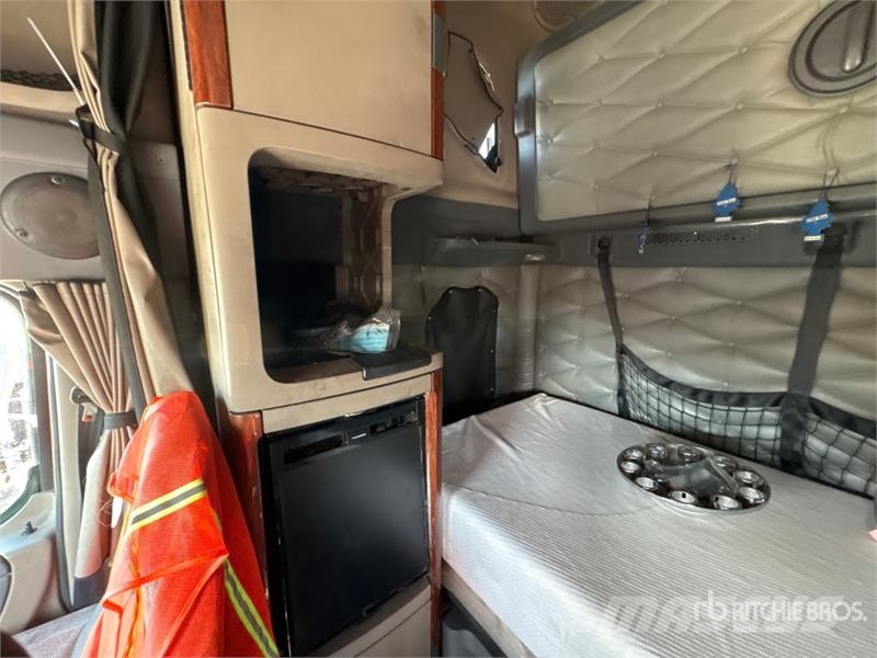 Freightliner Cascadia 125 6x4 T/A Sleeper Truck Tractor Sattelzugmaschinen