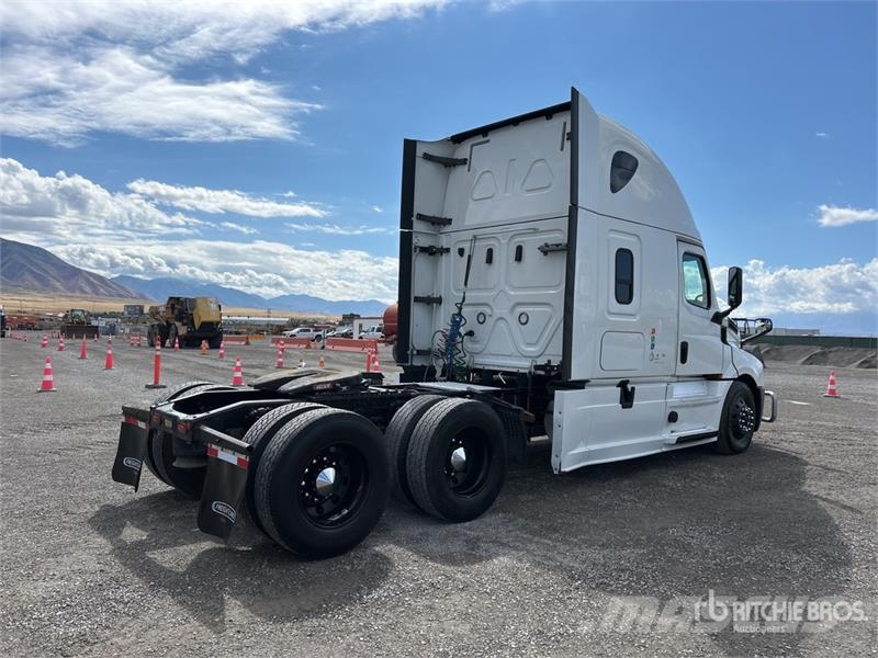 Freightliner Cascadia 126 6x4 T/A Sleeper Truck Tractor (Inoper Tracteur routier