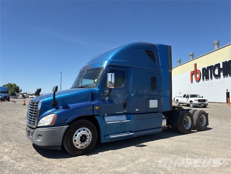 Freightliner Cascadia 125 6x4 T/A Sleeper Truck Tractor Cabezas tractoras