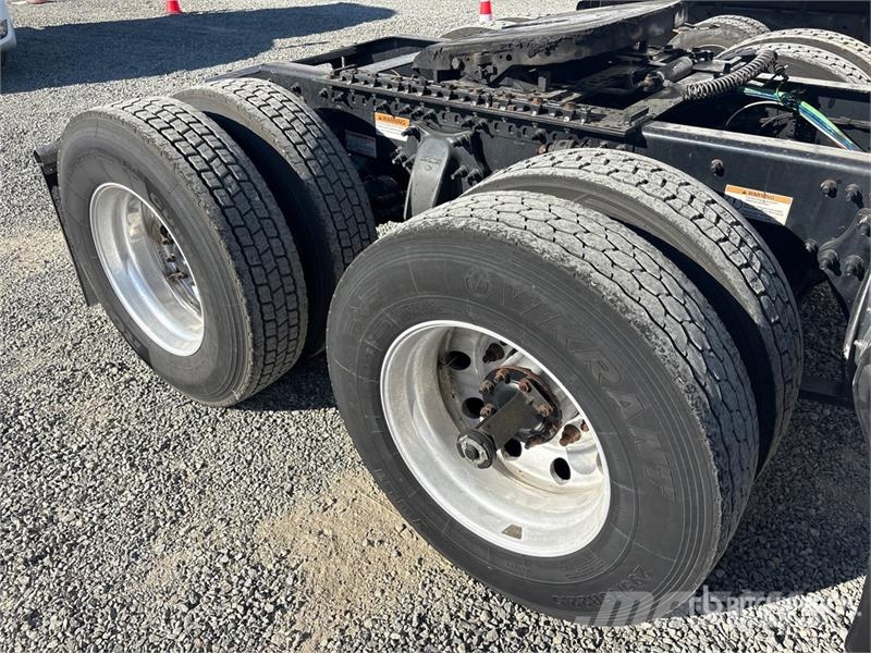 Freightliner Cascadia 126 6x4 T/A Sleeper Truck Tractor 트랙터 유닛