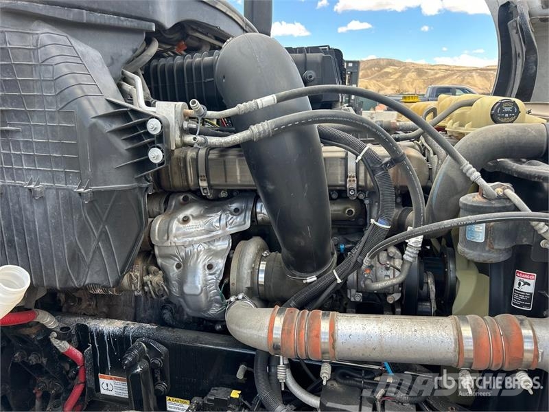 Freightliner Cascadia 126 6x4 T/A Sleeper Truck Tractor Тягачі