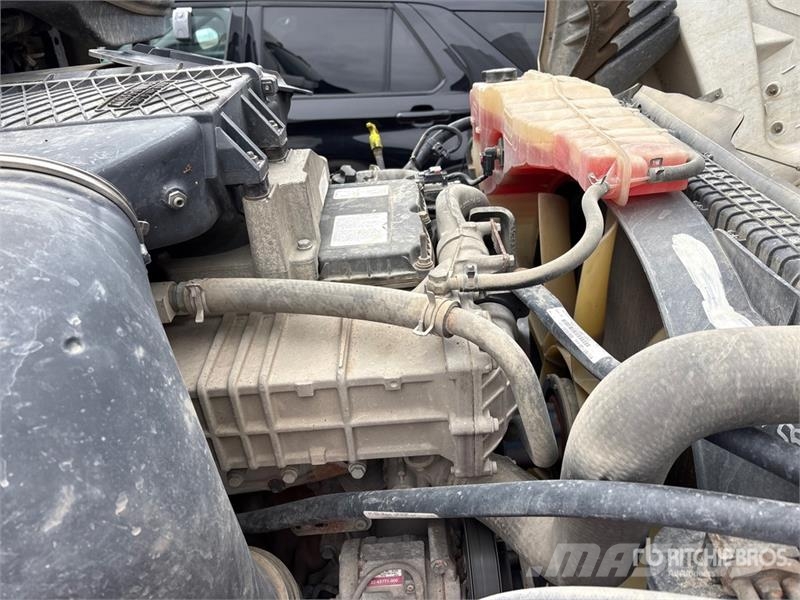 Freightliner Cascadia 6x4 T/A Day Cab Truck Tractor Vilcēji