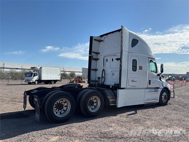 Freightliner Cascadia 126 6x4 T/A Sleeper Truck Tractor Nyergesvontatók