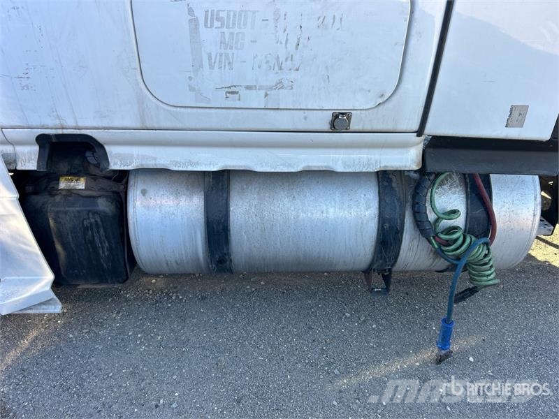 Freightliner Cascadia 6x4 T/A Sleeper Truck Tractor Тягачі