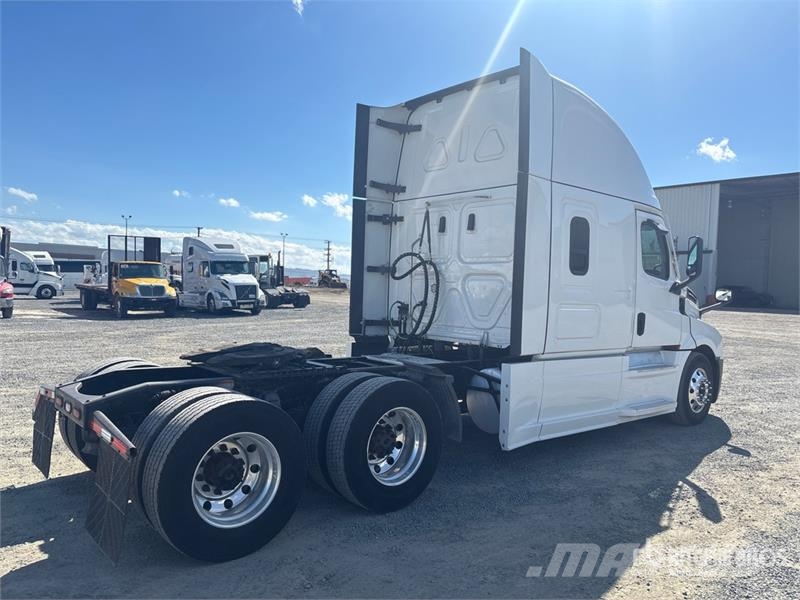 Freightliner Cascadia 126 6x4 T/A Sleeper Truck Tractor Sattelzugmaschinen
