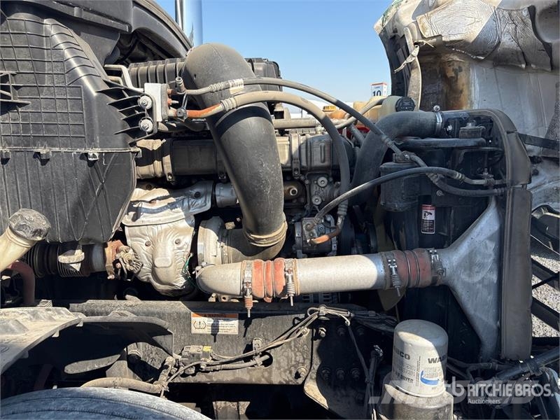 Freightliner Cascadia 126 6x4 T/A Sleeper Truck Tractor Tractor Units