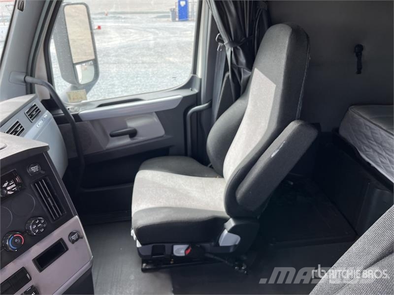Freightliner Cascadia 126 Autotractoare