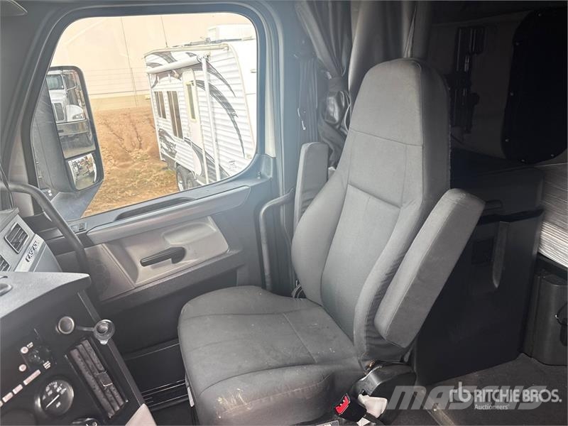 Freightliner Cascadia 126 6x4 T/A Sleeper Truck Tractor Motrici e Trattori Stradali