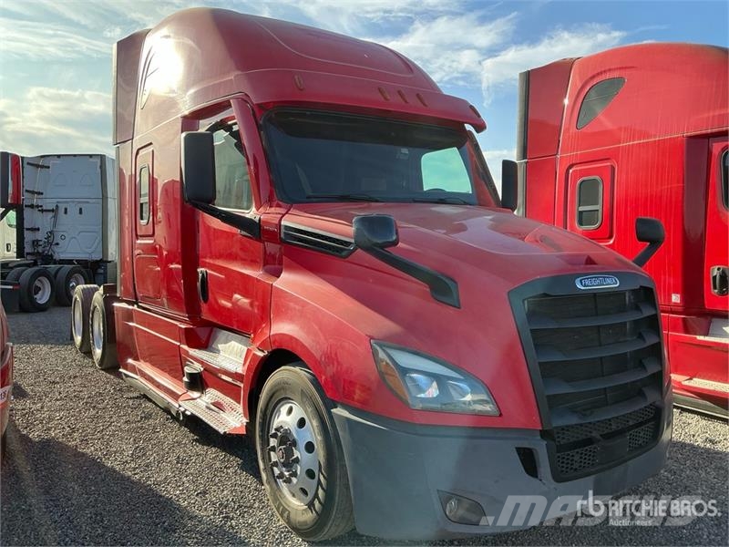 Freightliner Cascadia 126 T/A Sleeper Truck Tractor Tractor Units