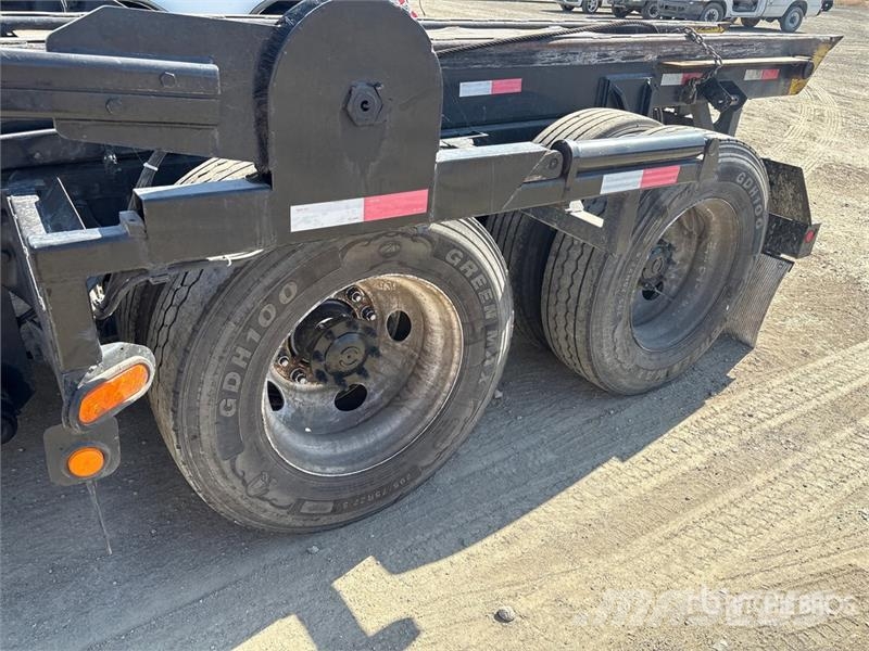 Freightliner Cascadia 125 6x4 Roll-Off Truck (Inoperable) شاحنات لوادر