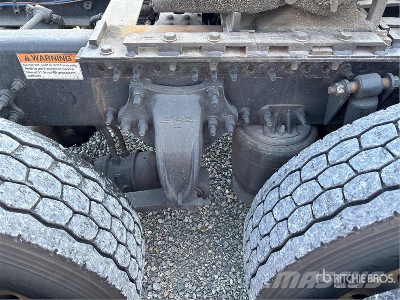 Freightliner Cascadia 126 6x4 T/A Sleeper Truck Tractor Тягачі