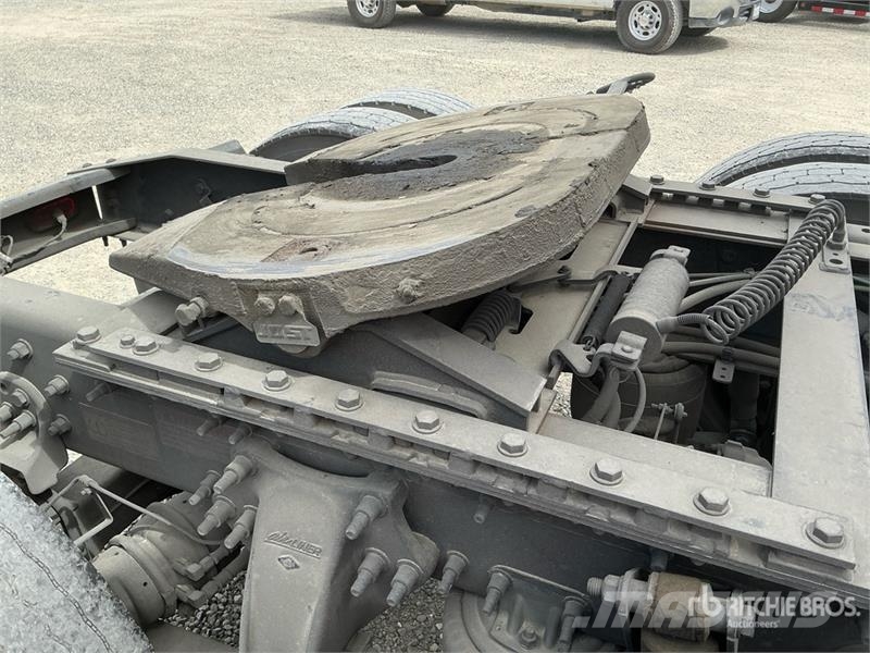 Freightliner Cascadia 126 6x4 T/A Sleeper Truck Tractor Тягачі