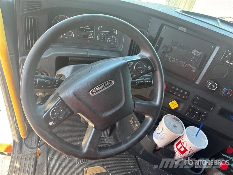 Freightliner Cascadia 126 6x4 T/A Sleeper Truck Tractor Τράκτορες