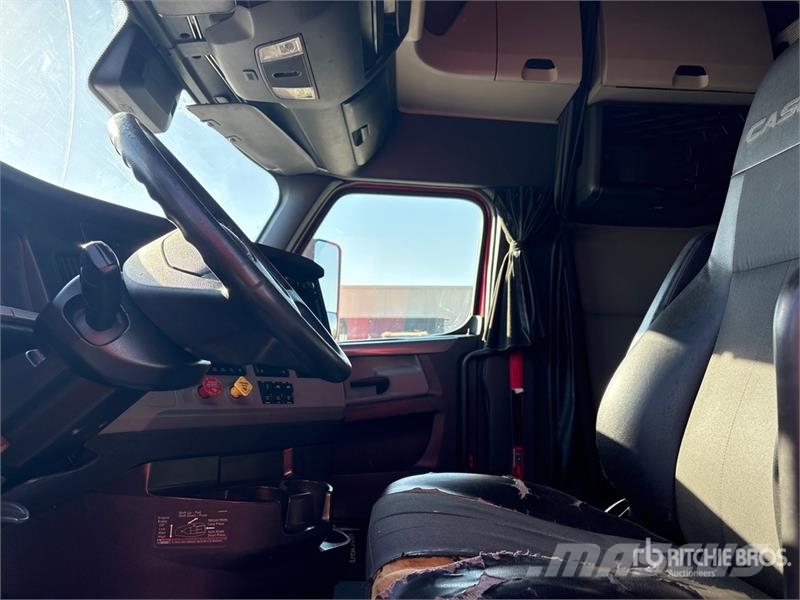 Freightliner Cascadia 126 6x4 T/A Sleeper Truck Tractor وحدات الجر
