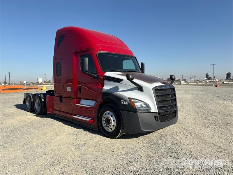 Freightliner Cascadia 126 6x4 T/A Sleeper Truck Tractor وحدات الجر