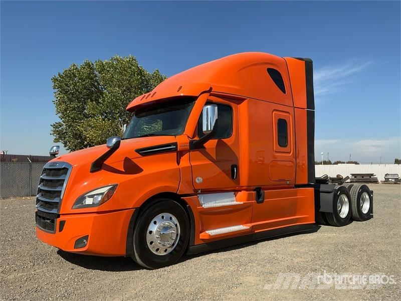Freightliner Cascadia 126 6x4 T/A Sleeper Truck Tractor 트랙터 유닛