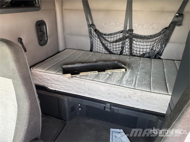Freightliner Cascadia 126 Truck Tractor Units