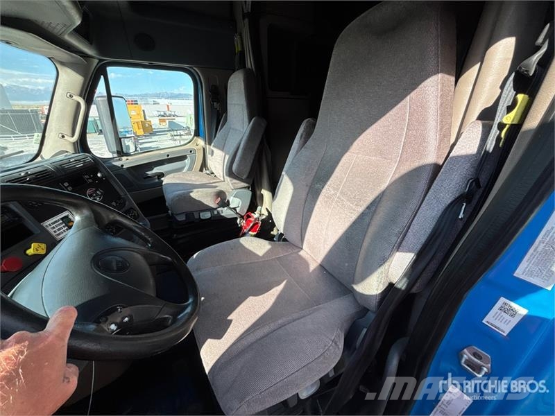 Freightliner Cascadia 125 6x4 T/A Sleeper Truck Tractor وحدات الجر