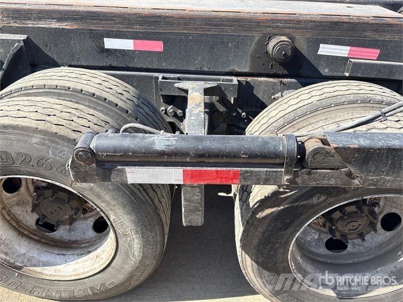 Freightliner Cascadia 125 6x4 Roll-Off Truck (Inoperable) شاحنات لوادر