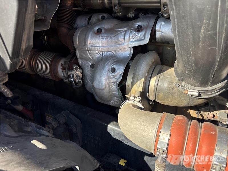 Freightliner Cascadia 126 6x4 T/A Sleeper Truck Tractor 트랙터 유닛