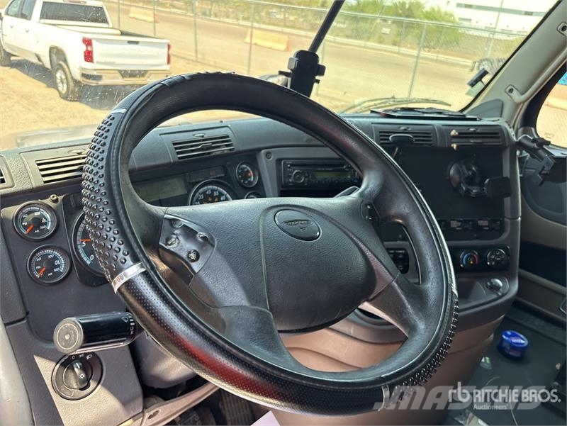 Freightliner Cascadia 125 6x4 T/A Sleeper Truck Tractor وحدات الجر