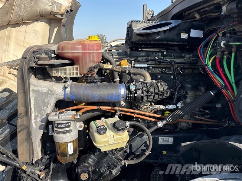 Freightliner Cascadia 126 6x4 T/A Sleeper Truck Tractor Sattelzugmaschinen
