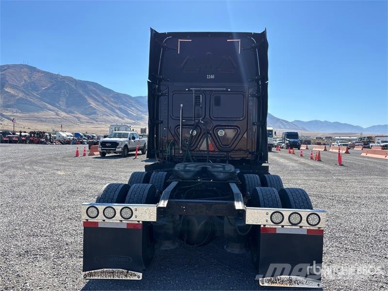 Freightliner Cascadia 125 6x4 T/A Sleeper Truck Tractor Tractor Units