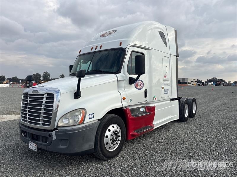 Freightliner Cascadia 125 6x4 T/A Sleeper Truck Tractor Vilcēji