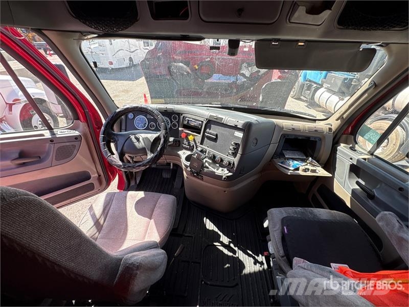 Freightliner Cascadia 125 6x4 T/A Sleeper Truck Tractor Sattelzugmaschinen