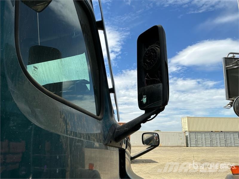 Freightliner Cascadia 126 6x4 T/A Sleeper Truck Tractor Nyergesvontatók