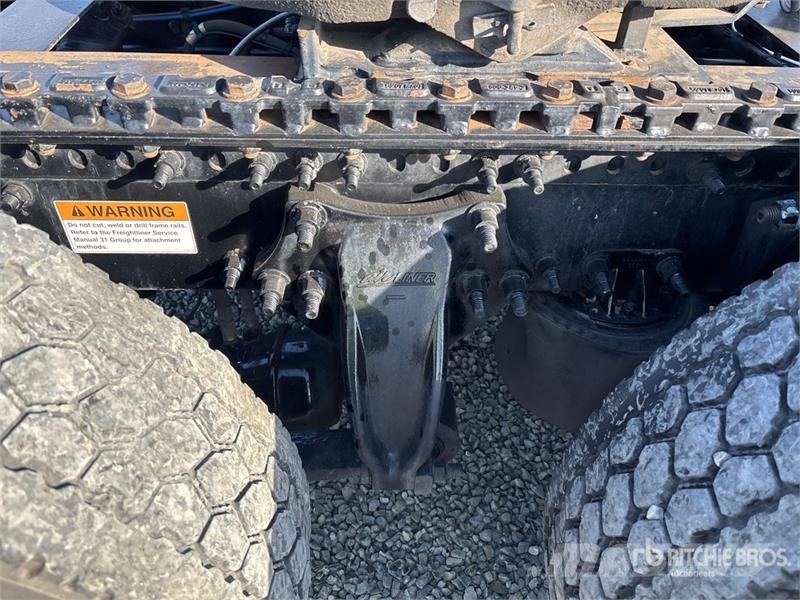 Freightliner Cascadia 126 6x4 T/A Sleeper Truck Tractor وحدات الجر