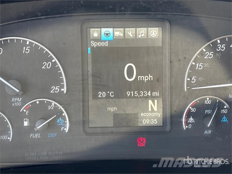Freightliner Cascadia 126 6x4 T/A Sleeper Truck Tractor Tractor Units