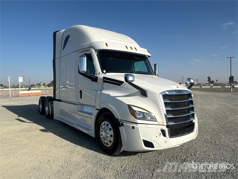 Freightliner Cascadia 126 6x4 T/A Sleeper Truck Tractor وحدات الجر