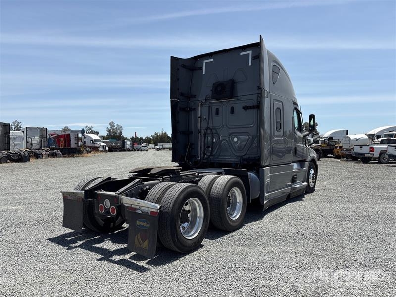 Freightliner Cascadia 126 6x4 T/A Sleeper Truck Tractor Vilcēji