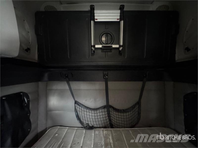 Freightliner Cascadia 126 6x4 T/A Sleeper Truck Tractor Тягачі