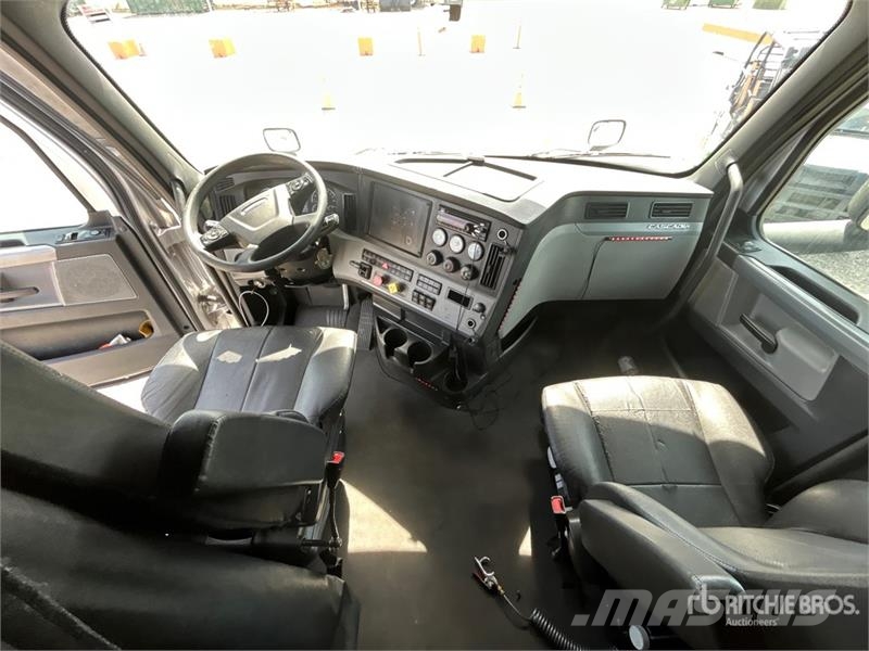 Freightliner Cascadia 126 6x4 T/A Sleeper Truck Tractor Prime Movers