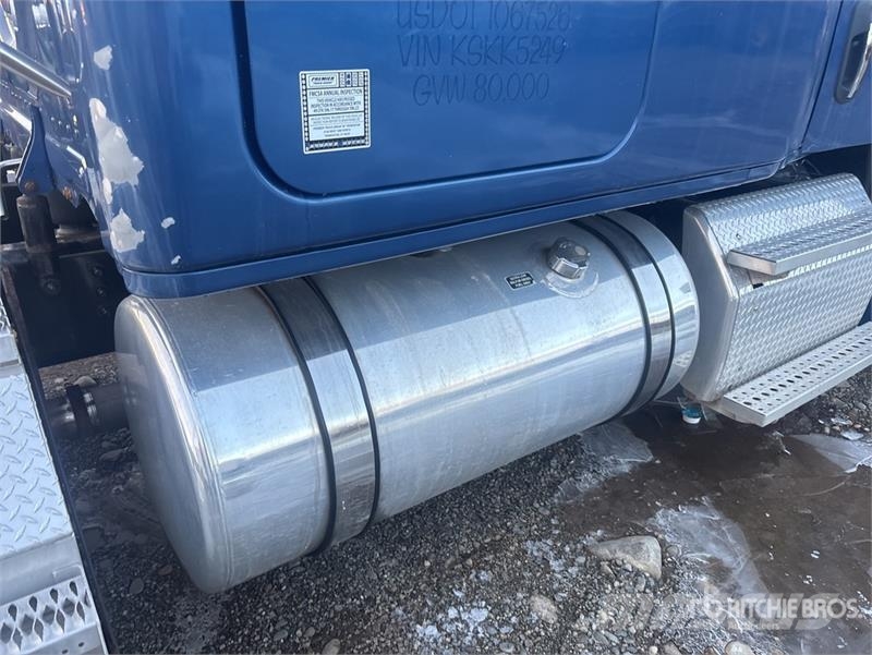 Freightliner Cascadia 126 8x4 Tri/A Sleeper Truck Tractor Trekkvogner