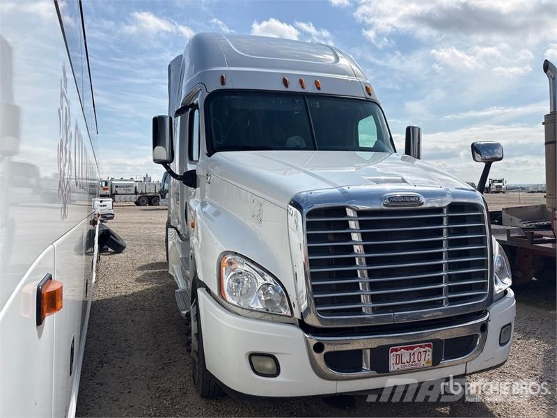Freightliner Cascadia 125 6x4 T/A Sleeper Truck Tractor (Inoper 트랙터 유닛