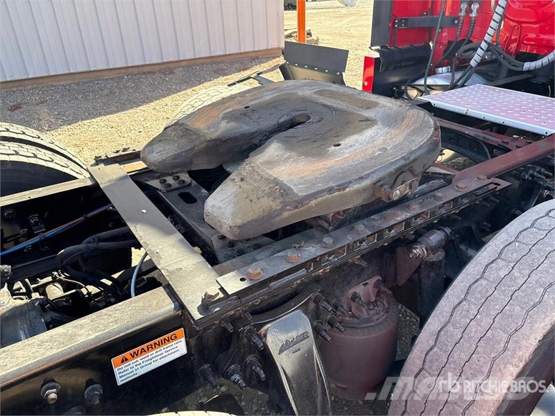 Freightliner Cascadia 126 6x4 T/A Sleeper Truck Tractor وحدات الجر