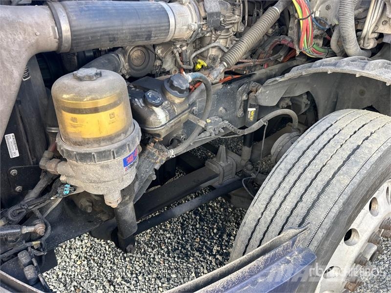 Freightliner Cascadia 126 6x4 T/A Sleeper Truck Tractor Cabezas tractoras