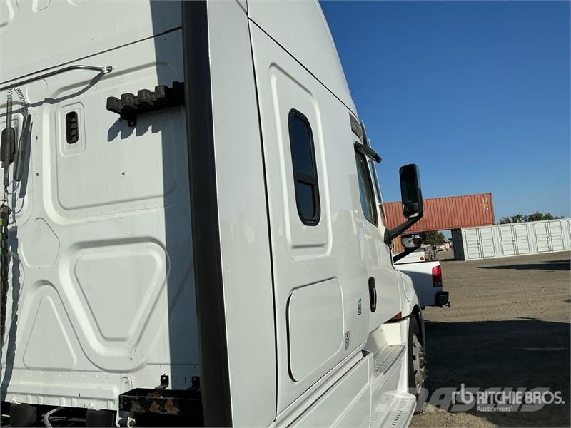 Freightliner Cascadia 126 6x4 T/A Sleeper Truck Tractor Tracteur routier