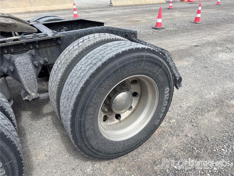 Freightliner Cascadia 126 6x4 T/A Sleeper Truck Tractor Motrici e Trattori Stradali