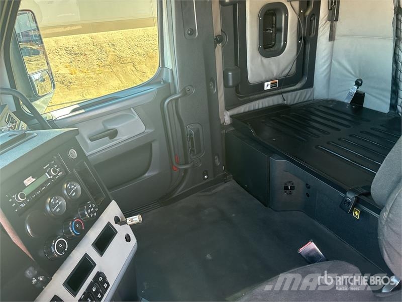 Freightliner Cascadia 126 6x4 T/A Sleeper Truck Tractor Motrici e Trattori Stradali