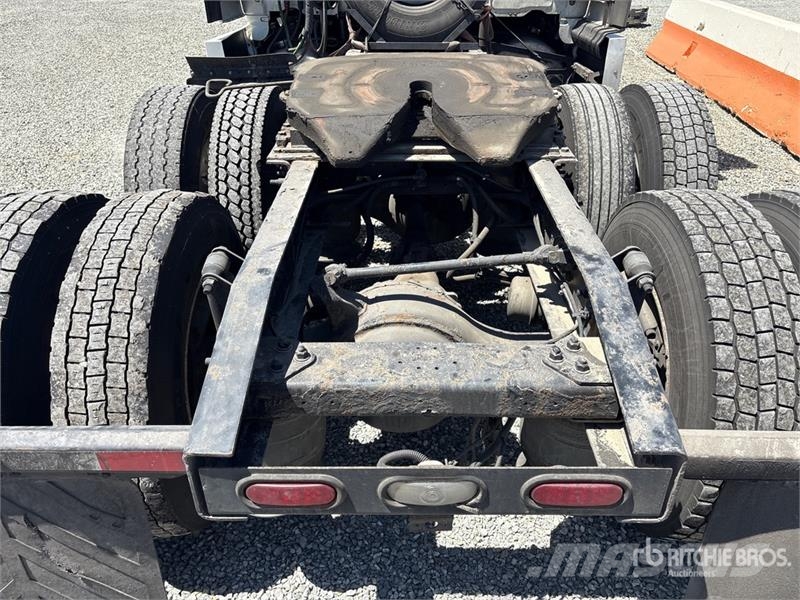 Freightliner Cascadia 126 6x4 T/A Sleeper Truck Tractor وحدات الجر